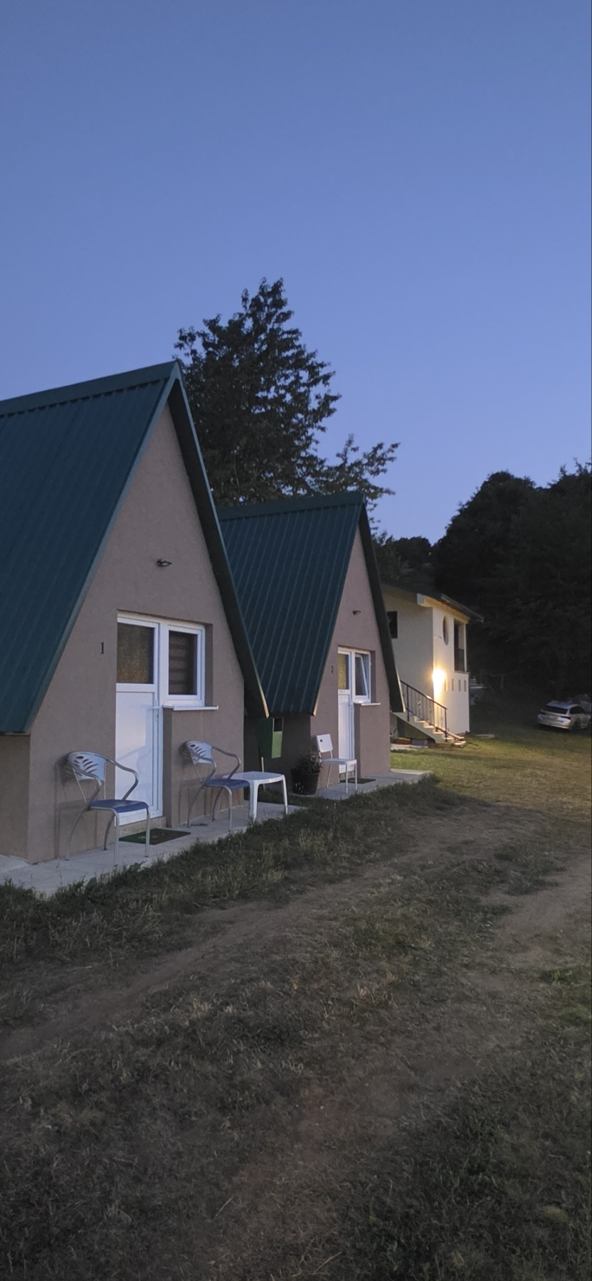 Bungalovi sa zelenim krovom